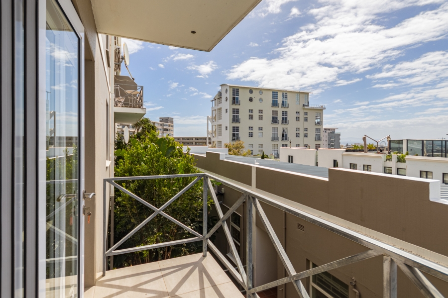 2 Bedroom Property for Sale in Green Point Western Cape